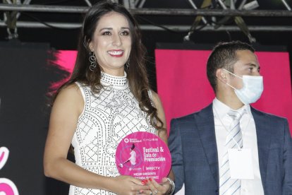 Fernanda Vásconez, de Ñañas, recibió el premio como mejor dirigente.