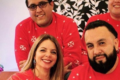 Juan Flores (arriba izquierda) asegura que la familia es el mejor regalo.