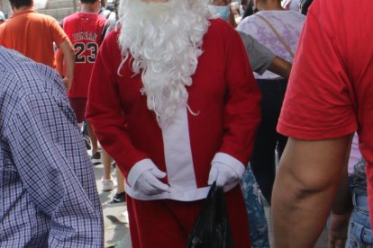 Santa trabaja en este sector comercial y también se fue de compras.