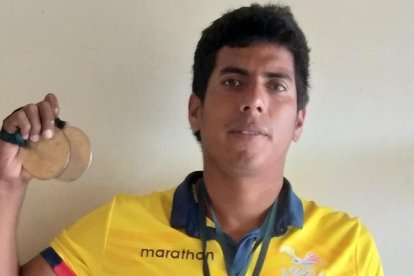 León, un coleccionista de medallas para Ecuador.