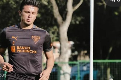 López juega en la zona de defensas y volantes.