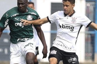 En 2020, el atacante ecuatoriano (i) militó en Palmeiras, de Brasil.