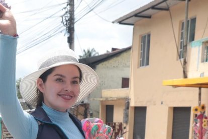 La guapa Gatita y sus productos que la hicieron famosa en redes sociales.