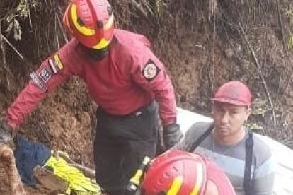 De los tres extranjeros atrapados  en el fango uno no sobrevivió.