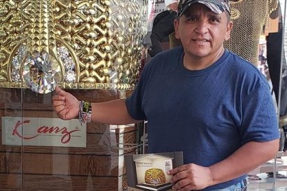 En la joyería Kanz se encuentra el anillo más grande del mundo. Aquí la foto es obligación