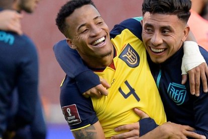 Joao Rojas (d) saltaría como titular, en el duelo que Ecuador disputará ante Paraguay, por las eliminatorias.