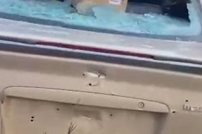 Numerosas perforaciones presentó el transporte que fue baleado por sicarios, en la vía Circunvalación, tramo 2, de Manta.