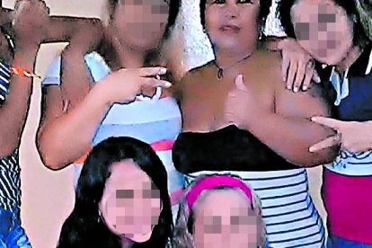 La China con sus amigas en ‘canadá’. Ella fue caporal.