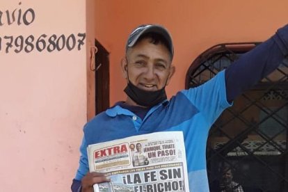 Pedrito con alegría festeja que él también lleva premio con EXTRA.