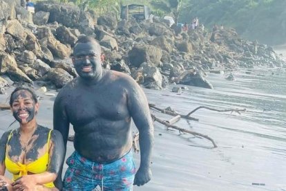 En el último paseo que Álex disfrutó en la playa con unas amigas.