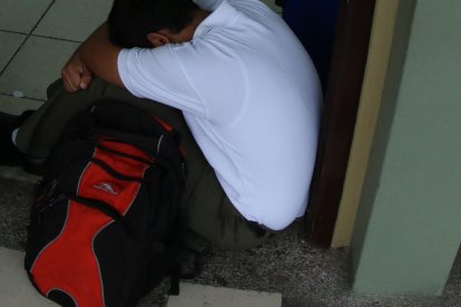 El aislamiento es uno de las principales manifestaciones de una víctima de acoso escolar.