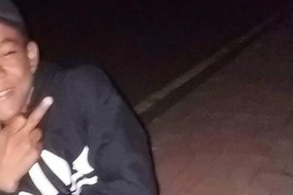 Después que revisaron el sitio del hallazgo, el cuerpo de Omar Valencia Solís fue llevado a la morgue de Milagro.