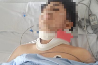 El joven se encuentra en coma en hospital del sur capitalino.