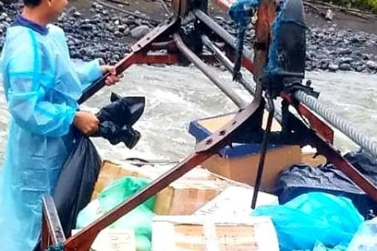 En Morona Santiago, en una tarabita se llevaron medicinas.