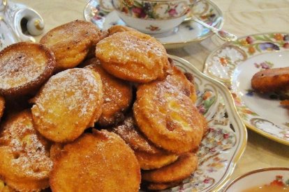 El postre se lo acompaña con té o café, bebidas altamente consumidas en Medio Oriente.