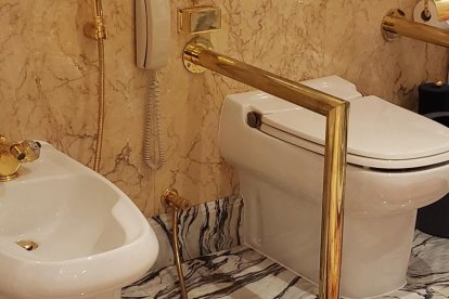 Los baños de oro, podríamos decir que se hizo aquí la