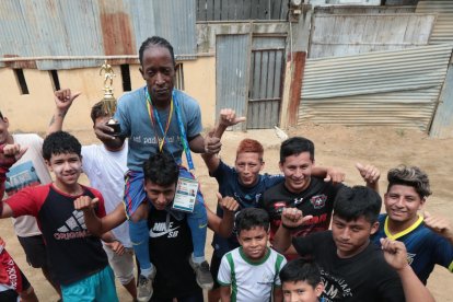 El Comandante Ángel Corozo y sus amigos en la Balerio Stacio.
