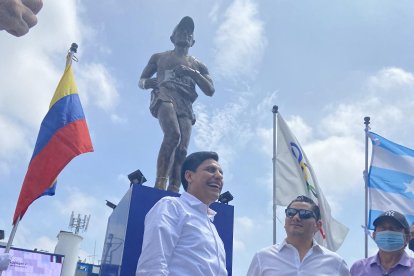 Jefferson Pérez y Roberto Ibáñez, presidente de Fedeguayas.