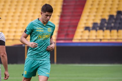 El zaguero Luca Sosa se encuentra recupera de una molestia física y será titular en el duelo ante 9 de Octubre.