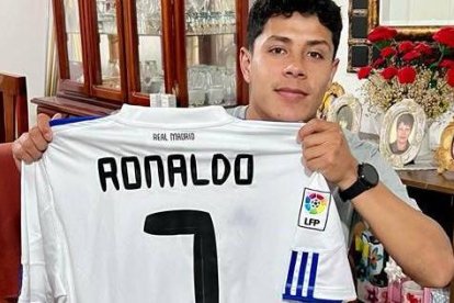 El volante con la camiseta de Cristiano Ronaldo que le regaló su padre.