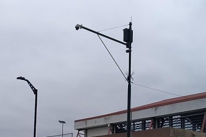 Los moradores están 'encendidos', pero de ira porque les parece increíble que estando la cámara de seguridad no se identifique a los ladrones.