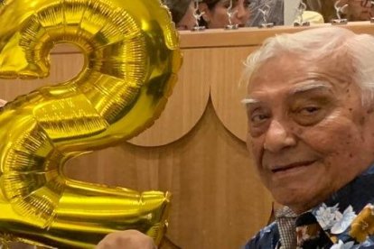 Marjorie Seminario y su abuelo Luciano Macías, en una de sus reuniones familiares.