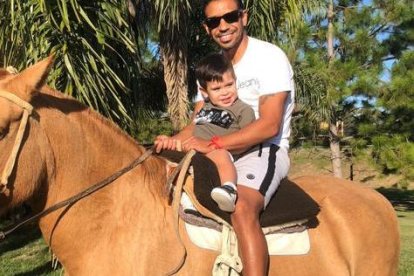 A Víctor Figueroa de Aucas también le gusta montar a caballo.
