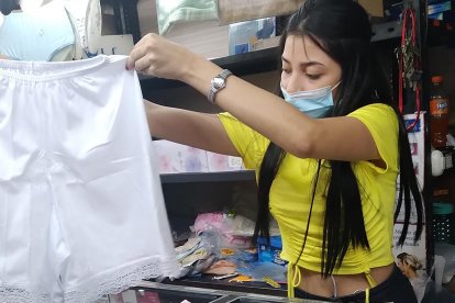 El short enagua tiene más salida que la misma enagua. La pieza la utilizan más en casa.