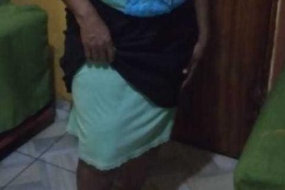 Liduvina es fan de las enaguas. Ella cuida mucho que no se le vea la ropa interior.