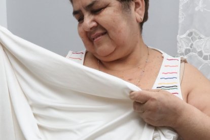 Jovita Valero la usa desde niña. No encuentra enaguas a su gusto, por eso las manda a hacer con su costurera.