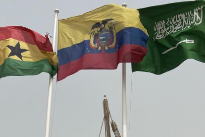 Como testigo el Golfo Pérsico, en Doha, flamea la tricolor, desde el pasado 24 de marzo del 2022.