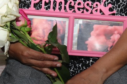 Cecilia Arévalo, abuela de Adelayde, sostenía el eco de la menor fallecida.