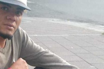 Cristofer Guzmán no aceptó dormir en un albergue si su perra no lo acompañaba.