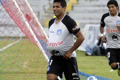 En 2009, Jorge Torales marcó un gol a Espoli en el estadio La Cocha.

En 2009, Jorge Torales marcó un gol a Espoli en el estadio La Cocha.

En 2009, Jorge Torales marcó un gol a Espoli en el estadio La Cocha.