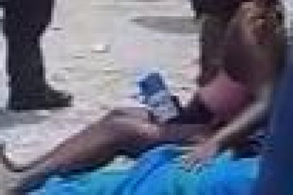 Un familiar del adolescente lloraba junto a su cadáver.