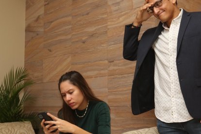 Si no te gusta que suba lo 'felices' que son, díselo, pero de buenas maneras.