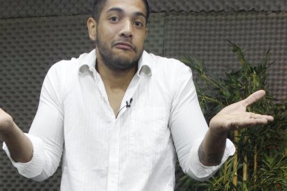 David Naula no da pie con bola en la cocina.