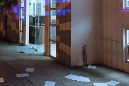 Delincuentes dejaron hojas con amenazas en contra de los uniformados.