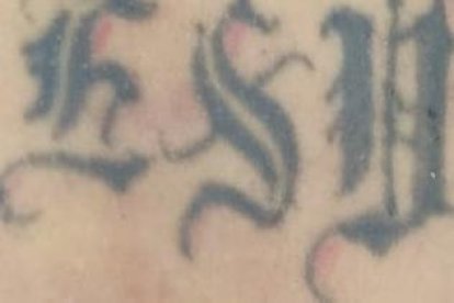Este tatuaje habría servido para que los allegados reconocieran a la víctima.