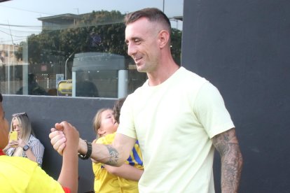 Kitu Díaz en otra etapa de su vida, está al frente de su escuela de fútbol.