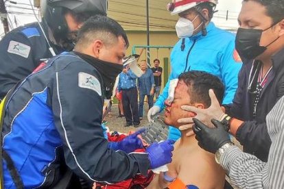El capitán Cristian Armendáriz sobrevivió a la tragedia y fue llevado a una casa de salud.