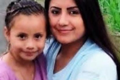 La joven es madre de otra niña, quien no sabe la magnitud de la desgracia de su mamá.