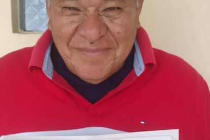 Mariano Candilejo sonríe con su ejemplar desde Quevedo. Se llevó 10 dólares.