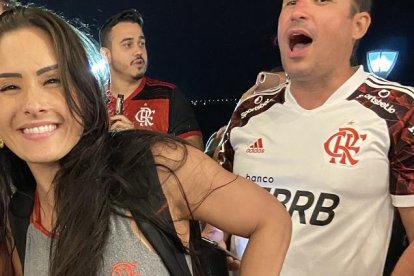 Karina, una hermosa hincha de Flamengo de lo lindo en Guayaquil.