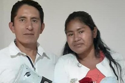 La joven junto a su pareja con quien fue vista poco antes de su desaparición.