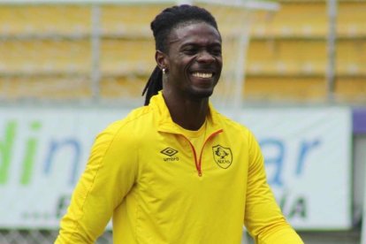 El zaguero haitiano Ricardo Adé dejaría Aucas por Liga de Quito.