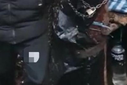 Durante 56 días el compatriota permaneció atado a un árbol. Lo tenían encadenado. Le repetían que si su familia no pagaba dos millones de dólares, no los volvería a ver.