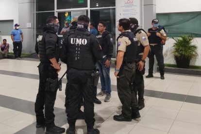La Policía informó que los sujetos trataron de llegar al segundo piso del hospital.