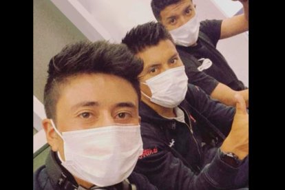 Alexander Cepeda, Jonathan Caicedo y Richard Carapaz durante la base en Europa