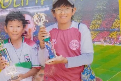 El pasado 14 de octubre, Mathías y su hermano, antes del inicio de los juegos deportivos de su plantel.